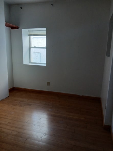 Building Photo - 330 Midland Ave