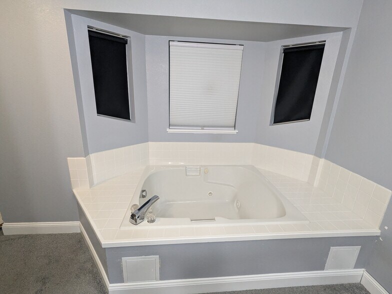 Building Photo - 24028 25th Ave S