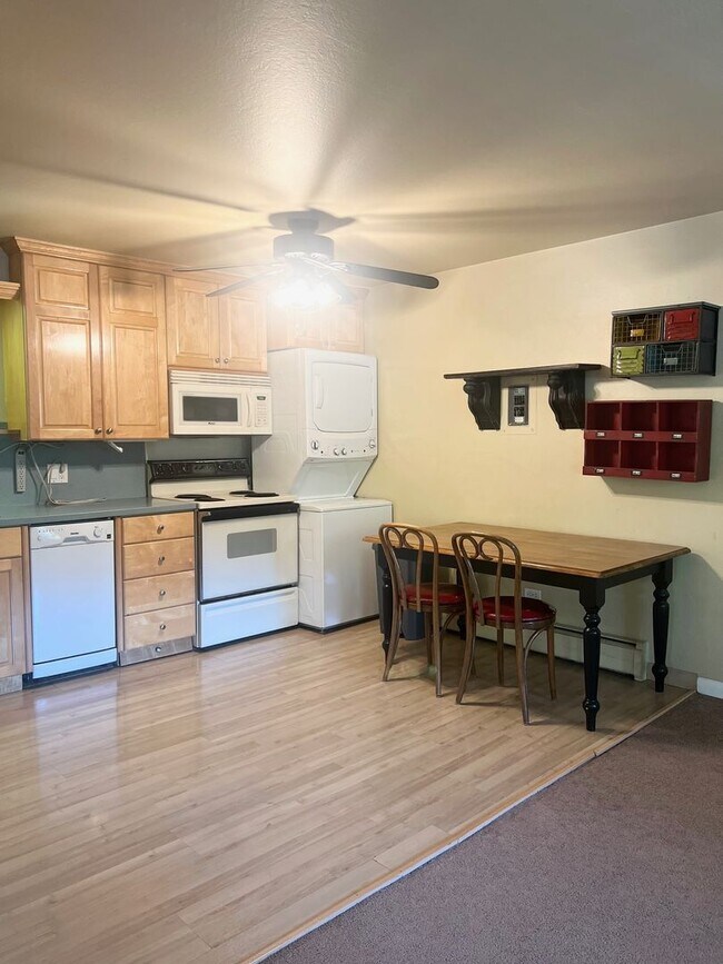 Building Photo - 2 bedroom, 1 Bath, 2nd Floor Condo - Old Town Fort Collins, CO