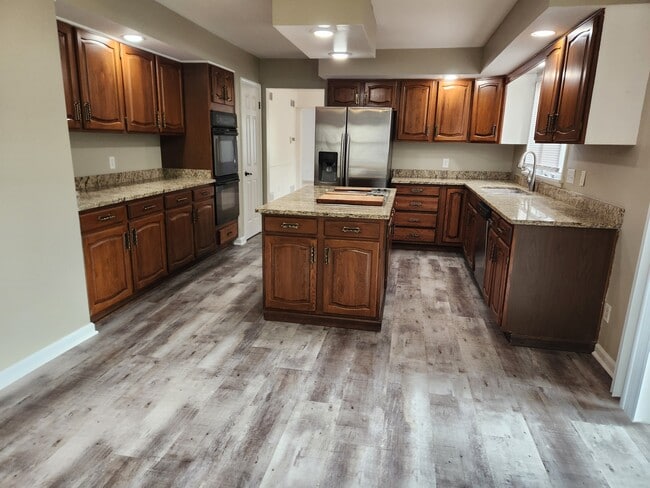 Building Photo - 552 Mendon Rd