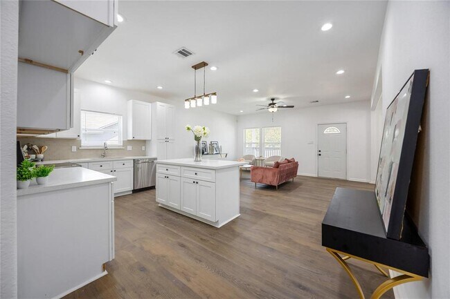 Building Photo - 7950 Miley St