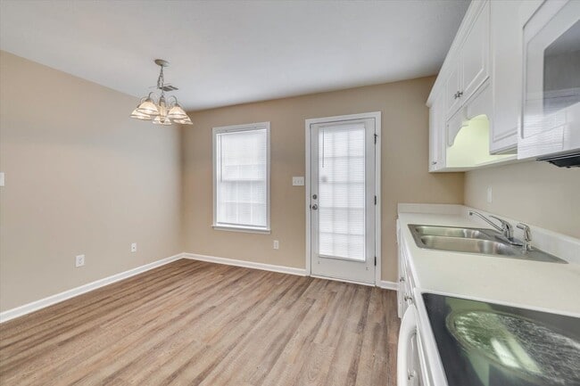 Building Photo - 1622 Emma St