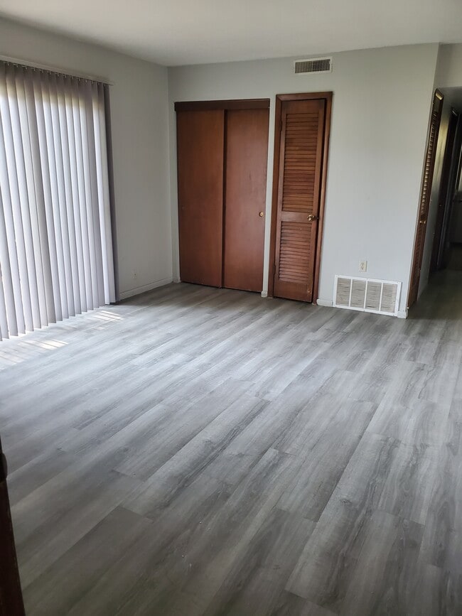 2 Bed - Main Living - 502 W Market St