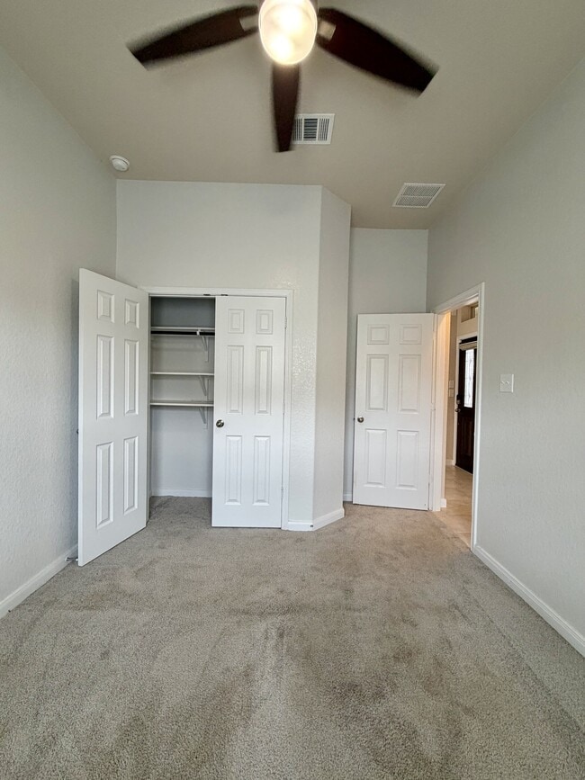 Building Photo - 646 Ridge Lawn Dr