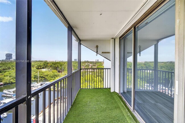 Building Photo - 3401 N Country Club Dr