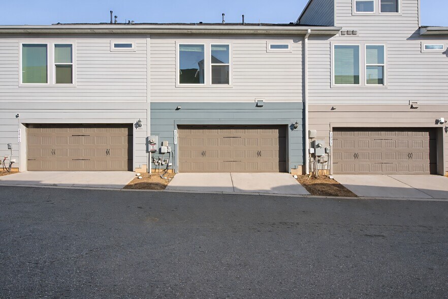 Building Photo - 2037 Statesville Ave