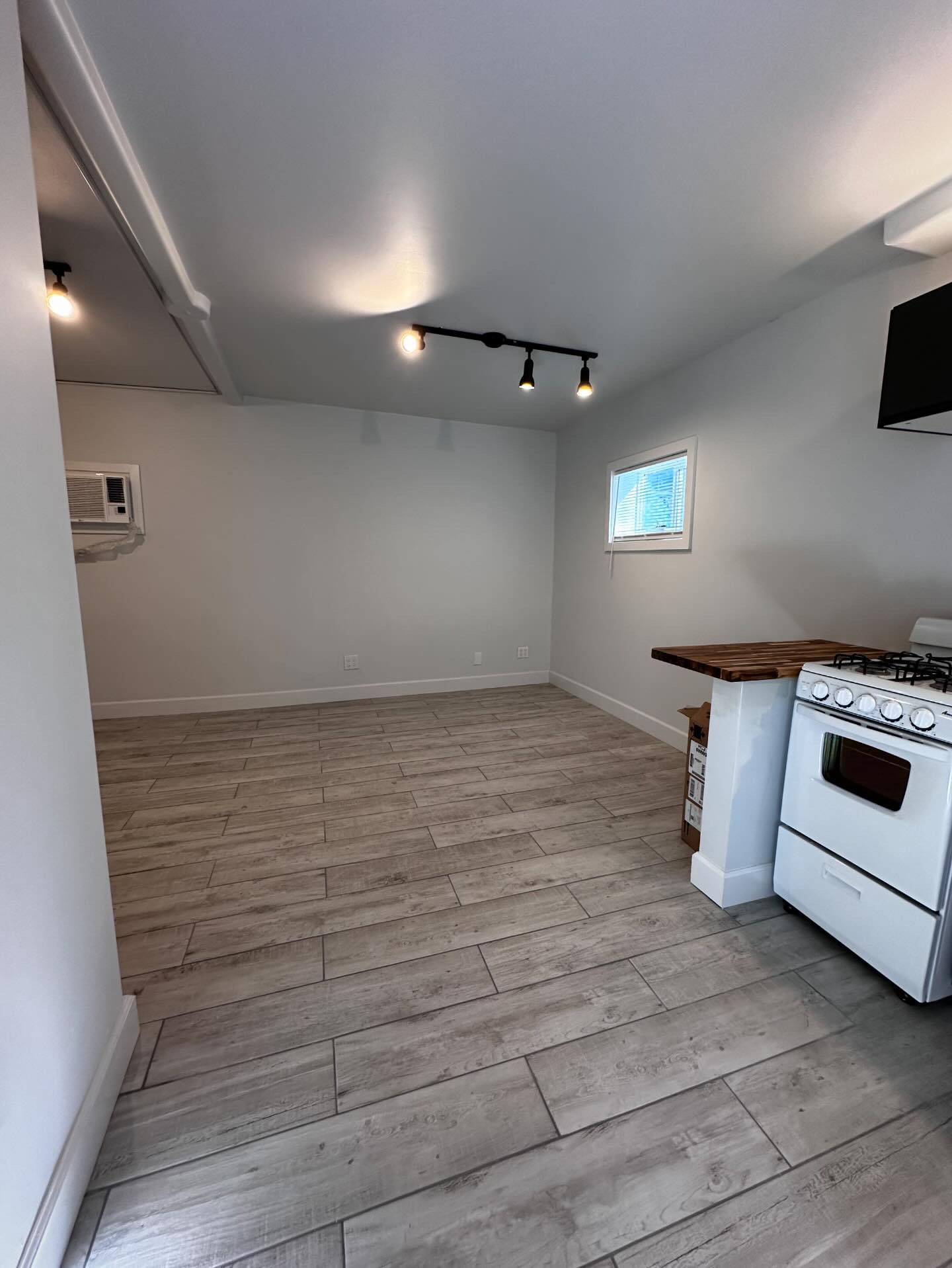 Building Photo - 3823 Broadlawn Dr