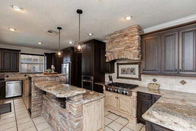 Building Photo - 665 Winchester Dr