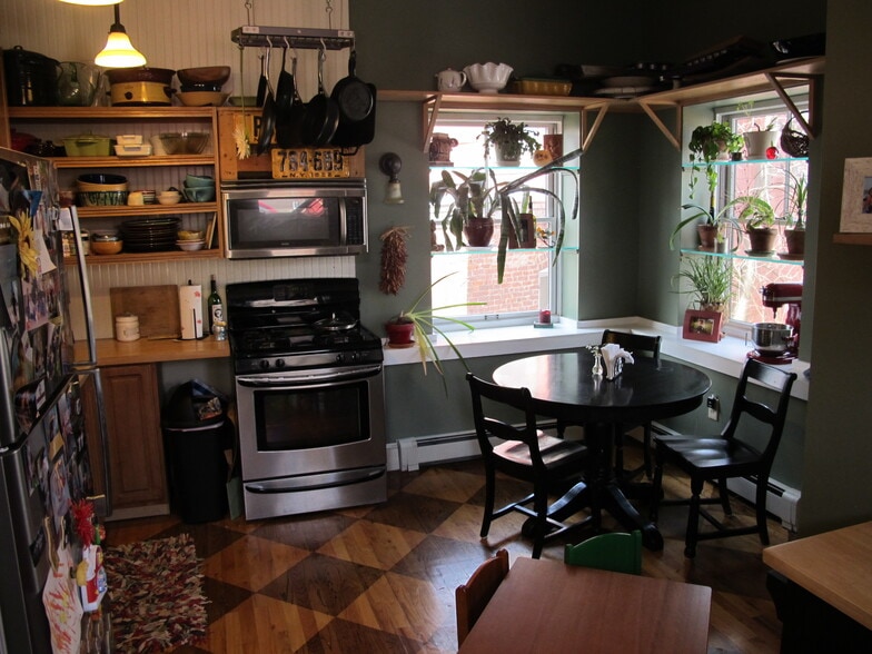 Building Photo - 10 Grand St