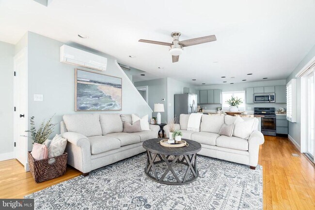 Building Photo - 26 Park Ln