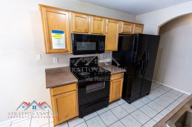 Building Photo - 12913 W Palm Ln