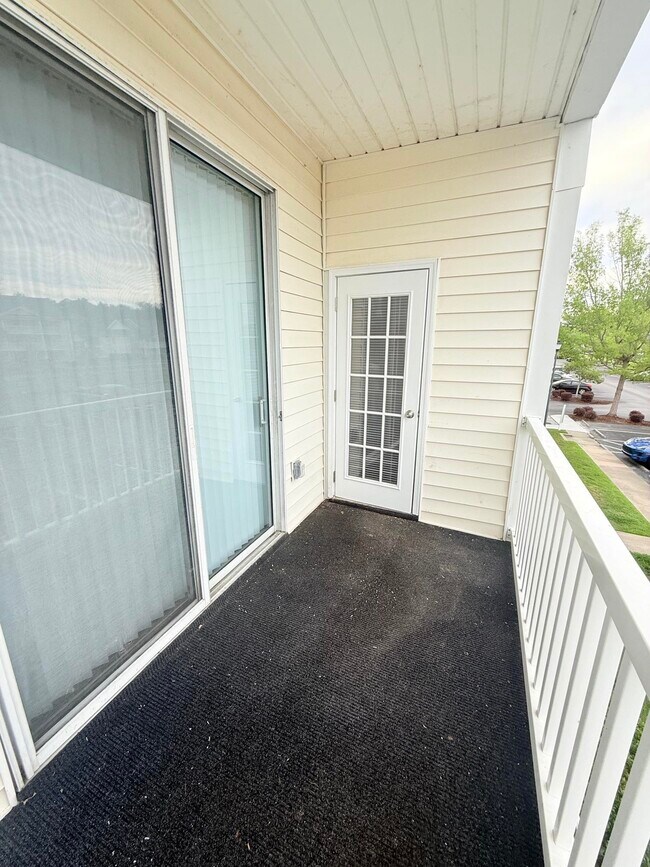 Building Photo - 1306 River Oaks Dr
