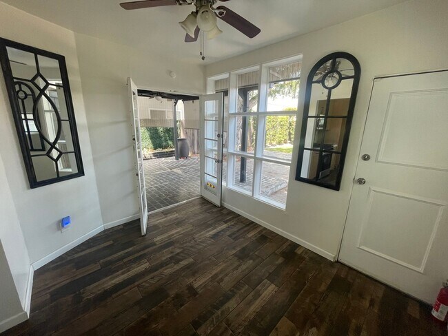 Building Photo - Beautiful 2 Bedroom Home with Large Yard