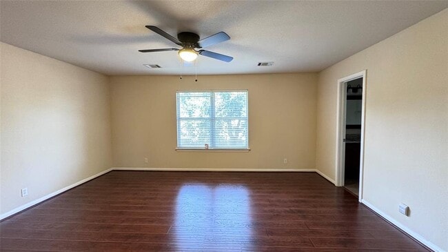 Building Photo - 2211 Bent Bow Dr