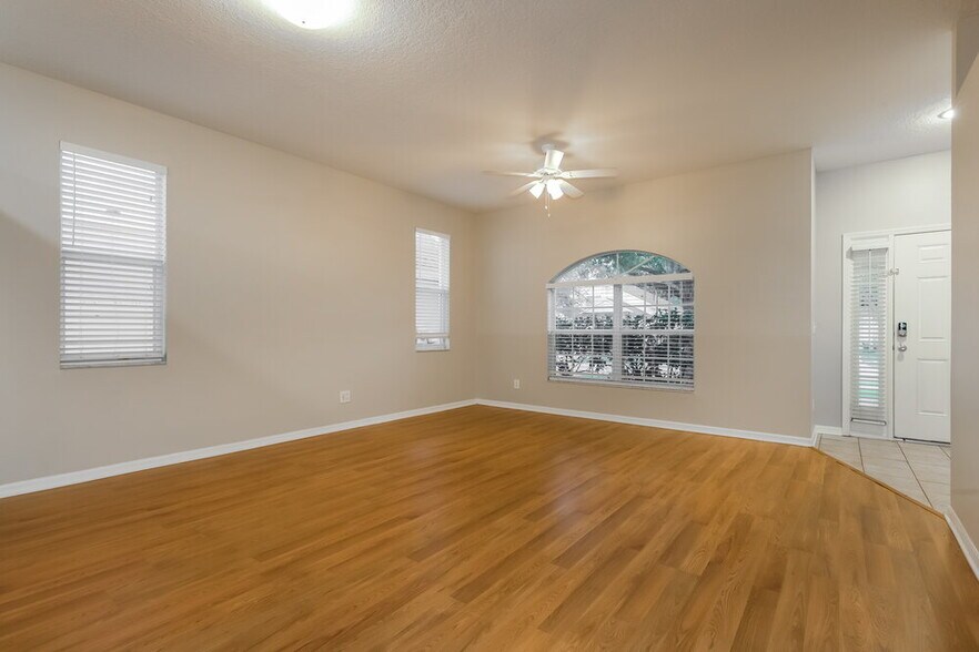 Building Photo - 619 Wave Crest Cir