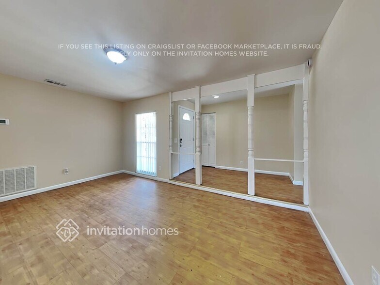 Building Photo - 8303 W Hiawatha St