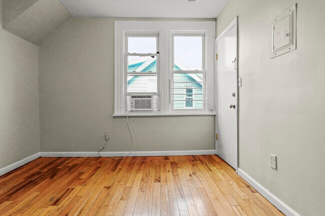 Building Photo - 117-119 Parkview