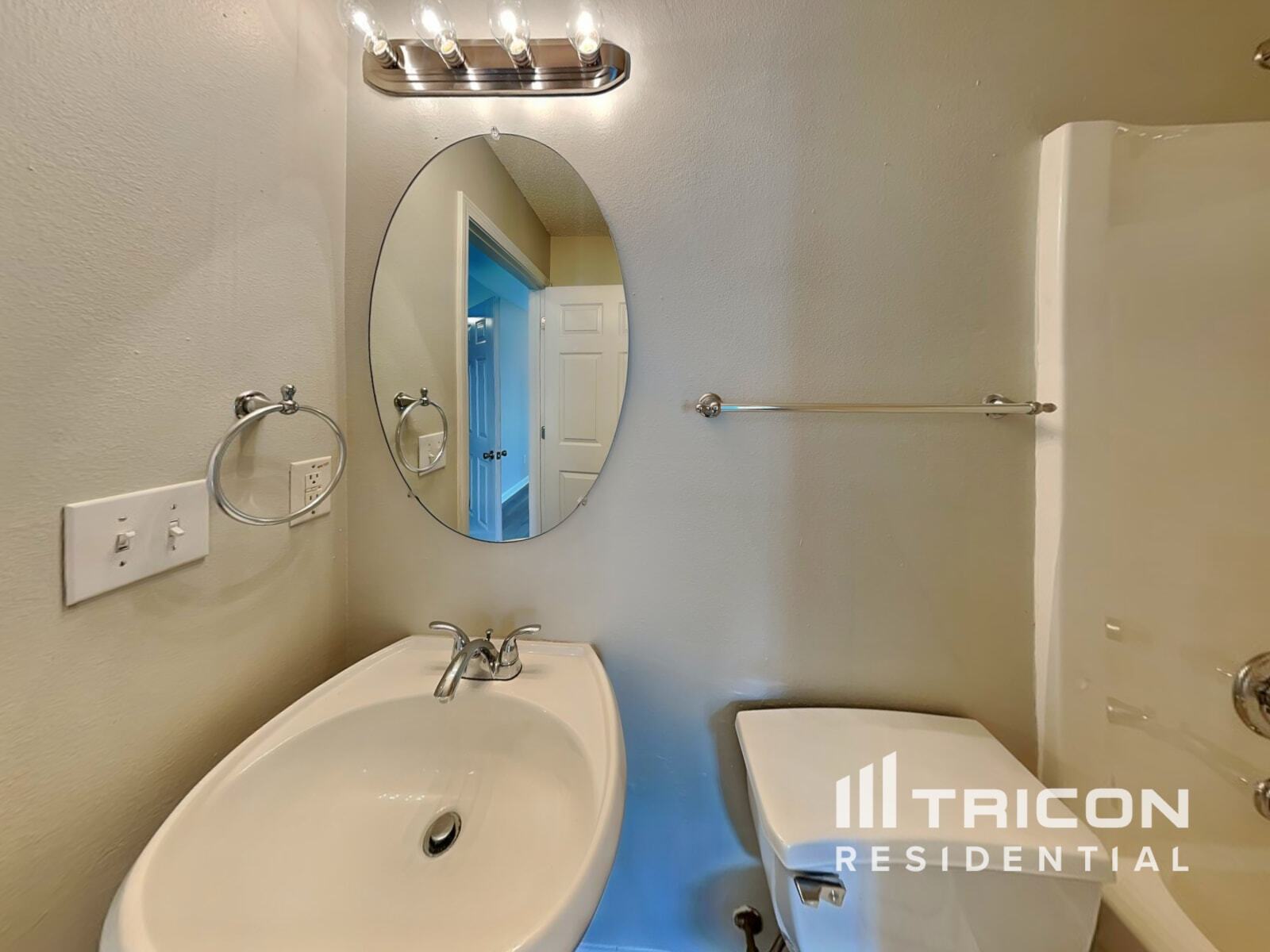 Building Photo - 4151 Ravenwood Ct