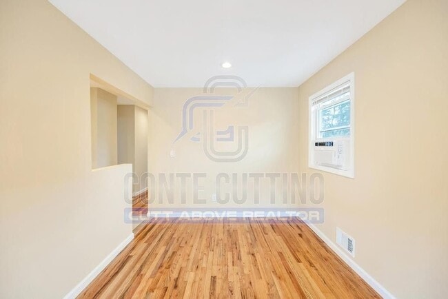 Building Photo - 9 Juniper Pl