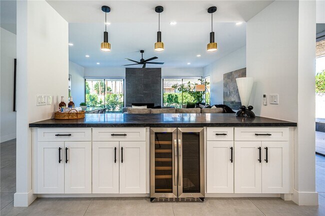 Building Photo - 21 Dartmouth Dr