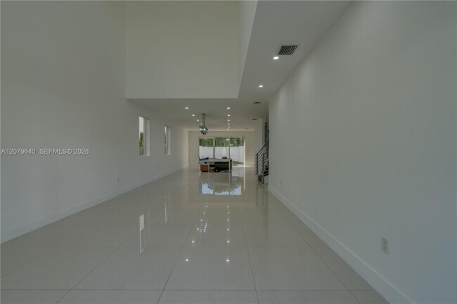 Building Photo - 9870 NW 74th Terrace