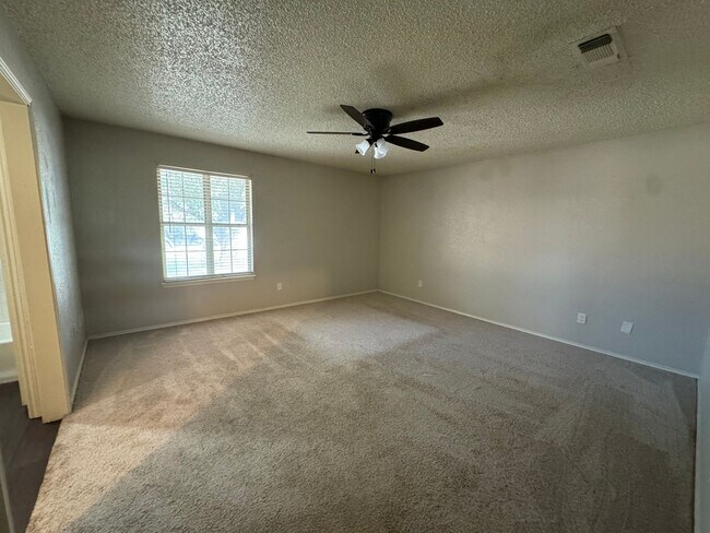 Building Photo - Lubbock Cooper ISD Gem: Ready-to-Rent July...