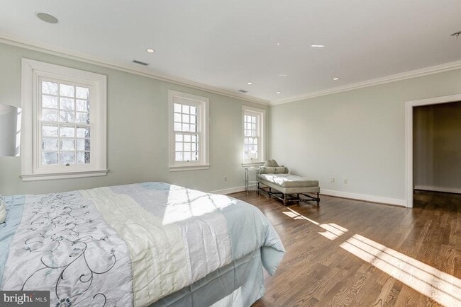 Building Photo - 2425 California St NW