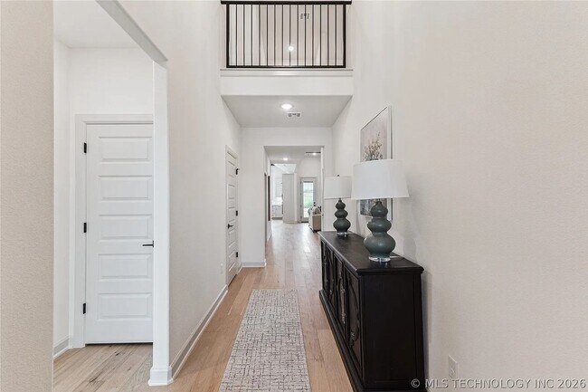 Building Photo - 5 Bed | 5 Bath House