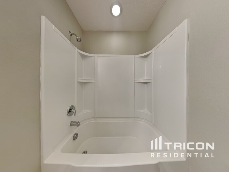 Building Photo - 1608 Fitzgerald Dr