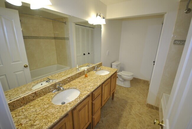 Building Photo - 2869 E Eisenhower Pky