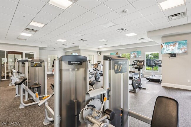 Building Photo - 2080 Wellington St