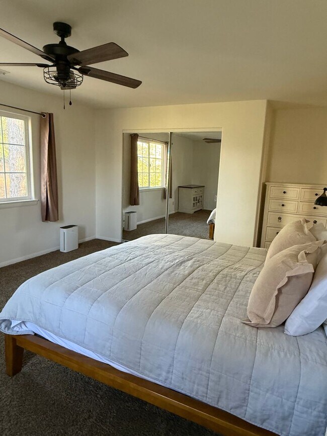 Building Photo - Beautiful Crestline Home - Private & Peaceful