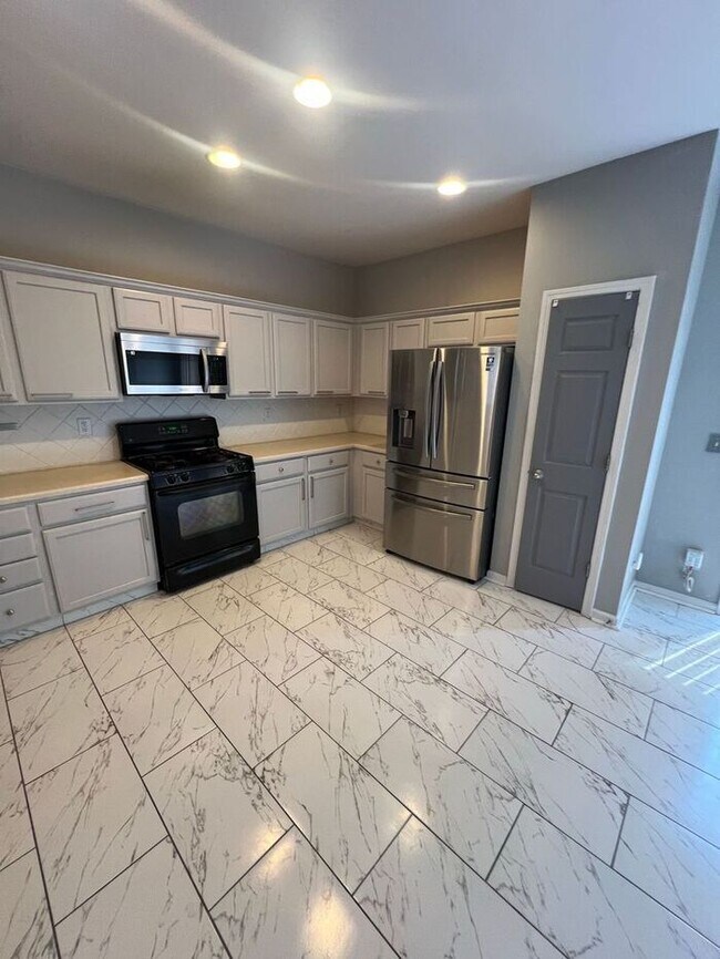 Building Photo - Spacious 2-Bedroom Townhome with Finished Studio Suite – Prime Location!