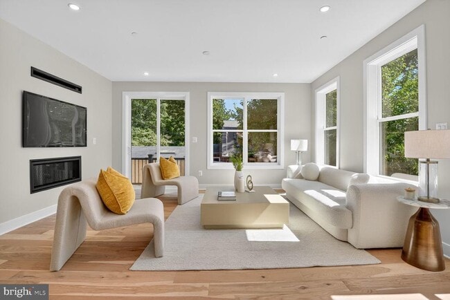 Building Photo - 5310 Cathedral Ave NW