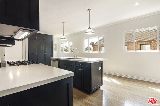 Building Photo - 450 N Orange Dr