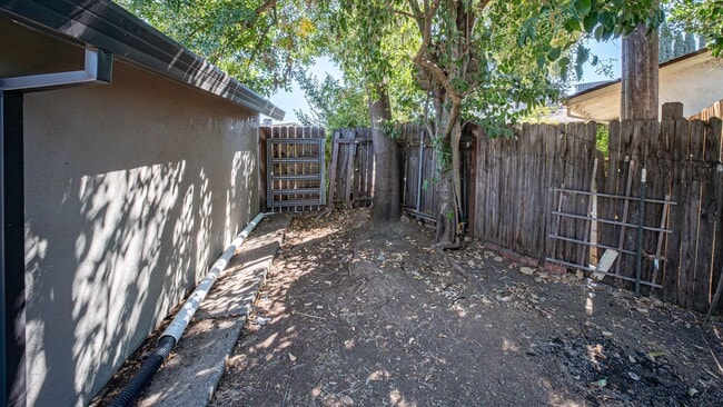 Building Photo - Rancho Cordova - 2 Bedroom