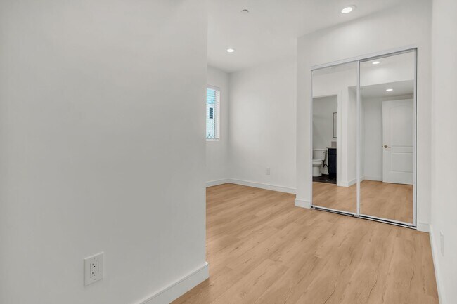 Building Photo - 1846 S Curson Ave