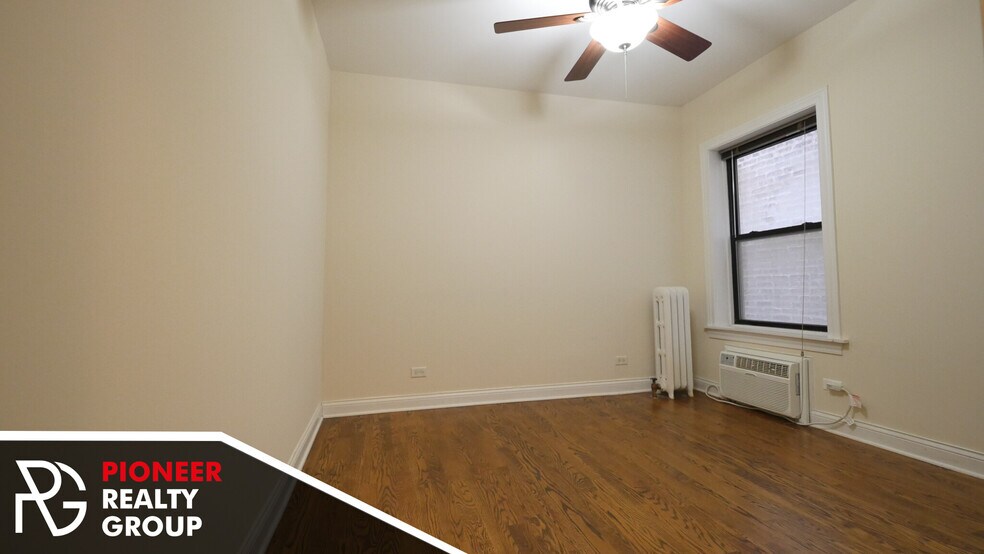 Building Photo - 736 W Addison St