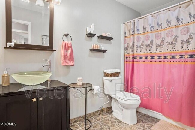 Building Photo - 313 Seal Ave