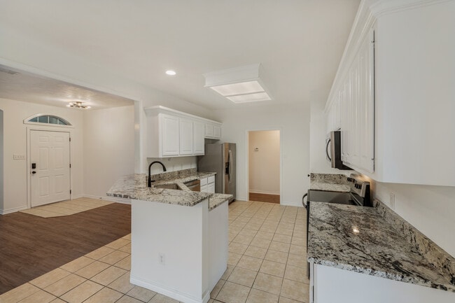 Kitchen with brand new appliances - 3710 Ardenne Ct