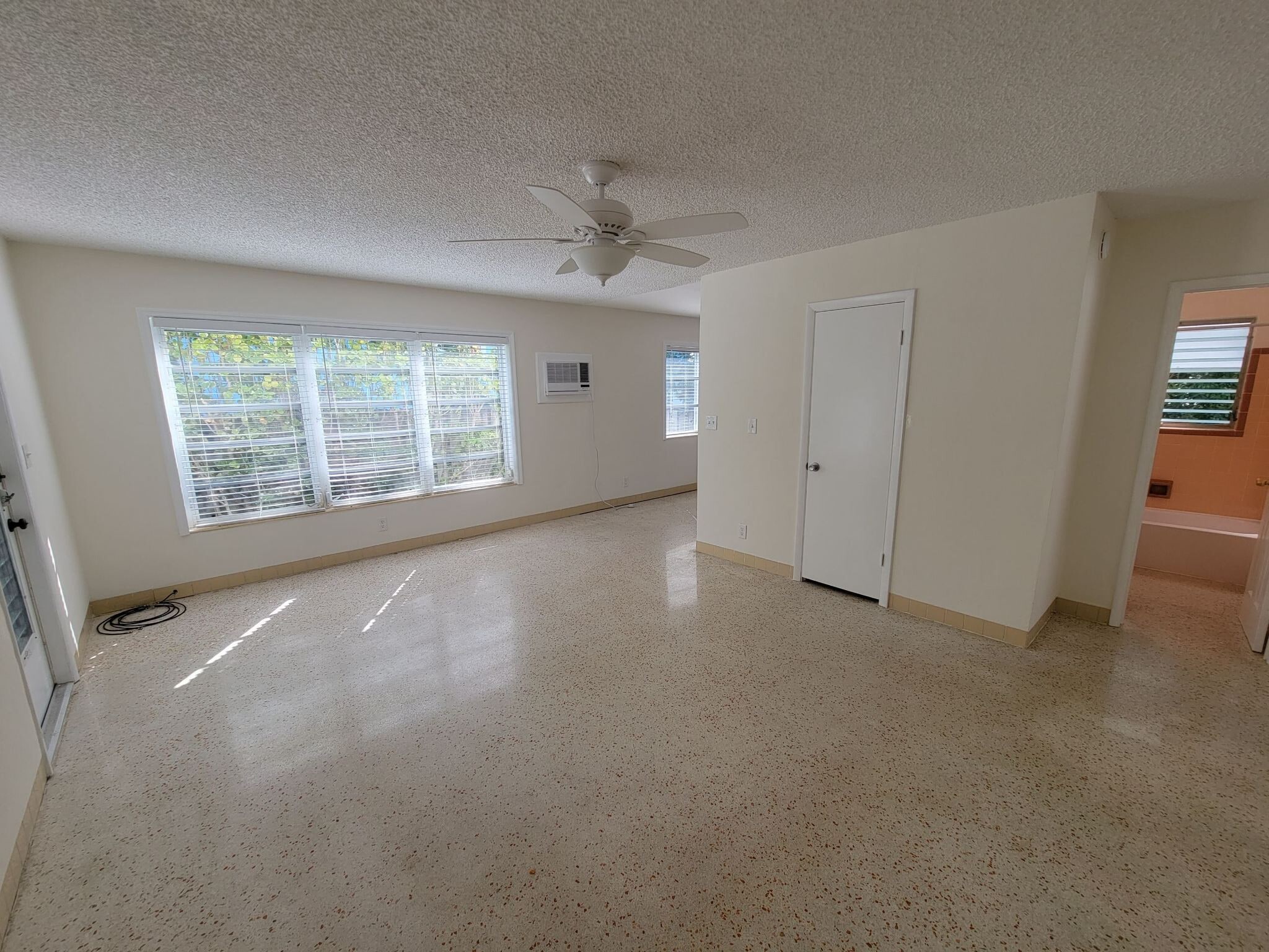 Living Room - 865 SE 20th Ave