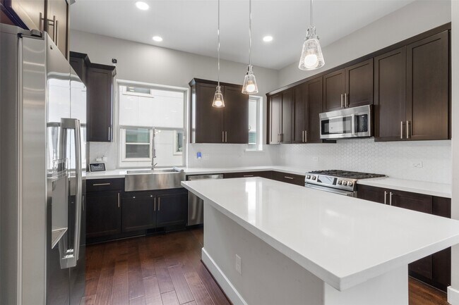 Building Photo - 719 Schwartz St