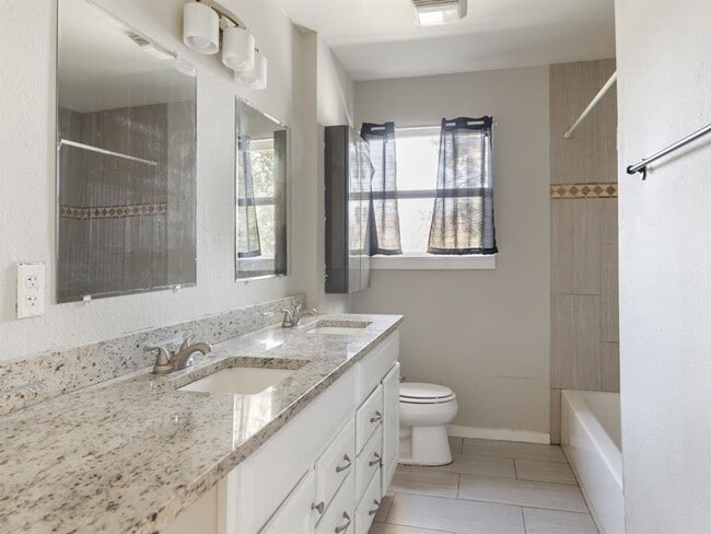 Building Photo - 800 Monterrey Pl