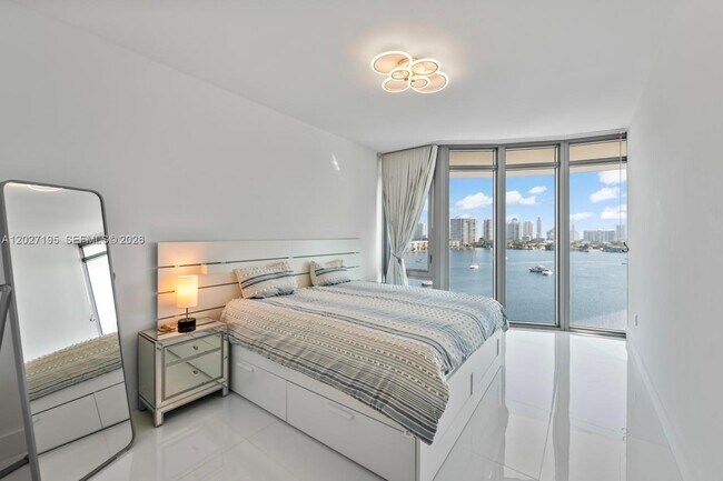 Building Photo - 17301 Biscayne Blvd