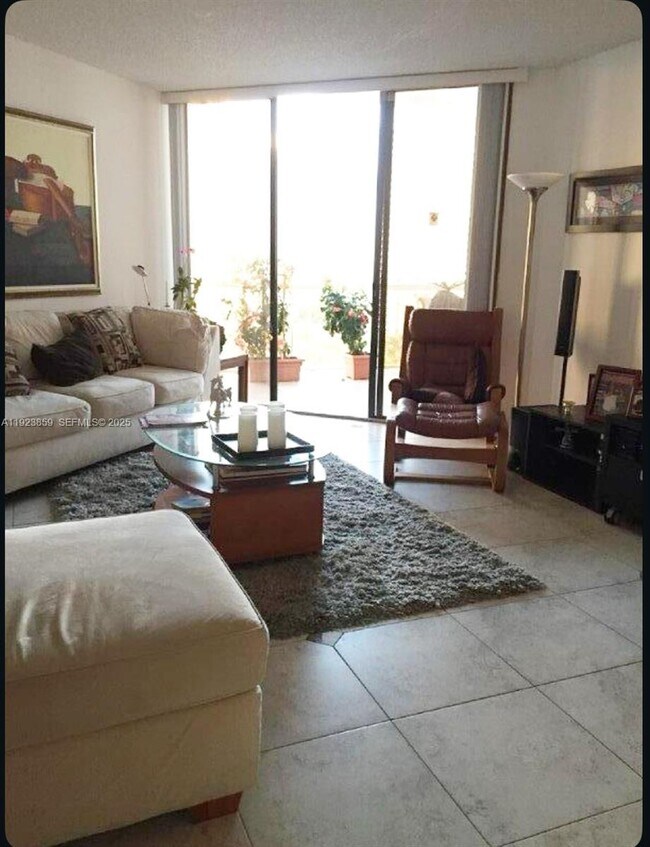 Building Photo - 3610 Yacht Club Dr