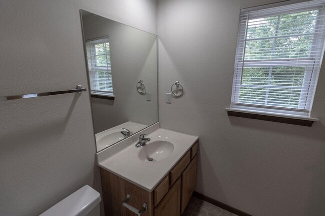 Building Photo - 1613 Citadel Dr