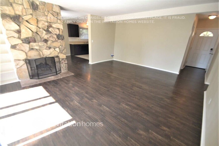 Building Photo - 10544 Densmore Ave