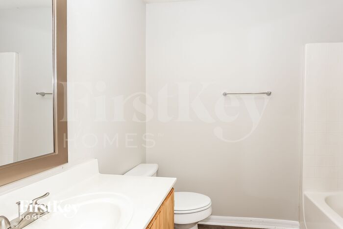 Building Photo - 8408 Oak Crossing Dr W