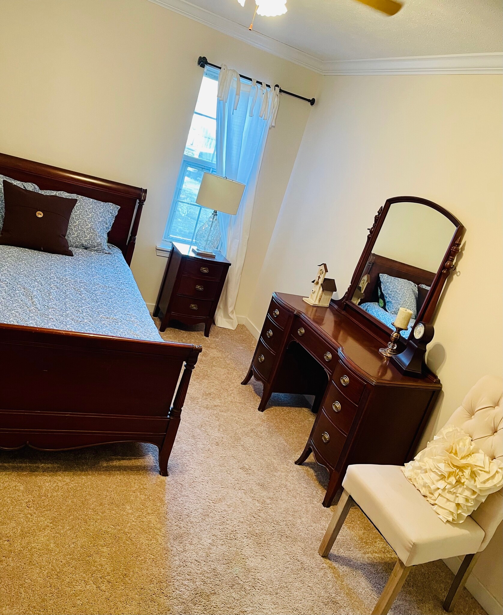 Building Photo - 102 Riverbend Dr