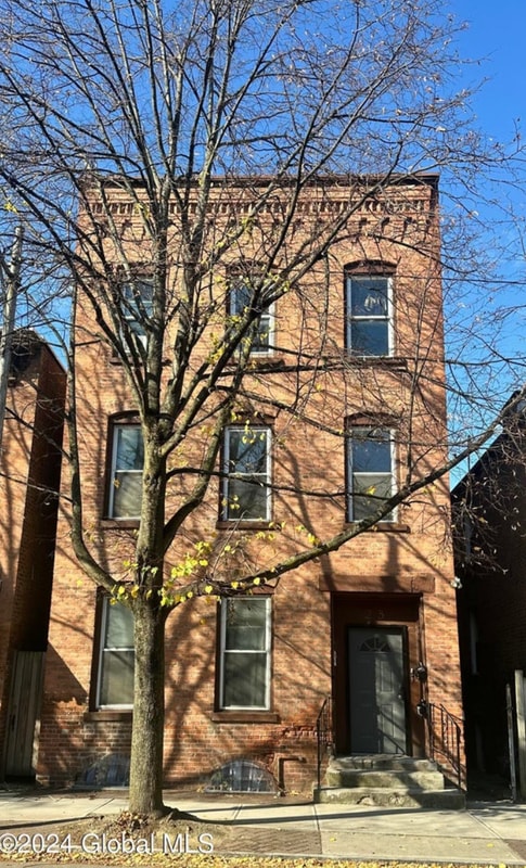 Primary Photo - 283 4th St
